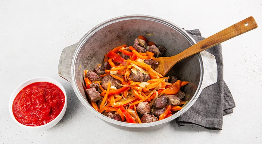 Макароны с мясом в казане