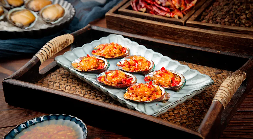 Пряное морское ушко на пару по-корейски