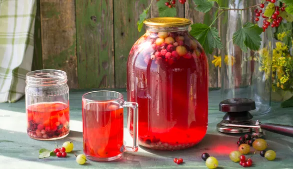 Компот из крыжовника и смородины