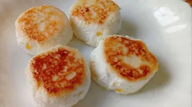 Сырники из творога с персиками
