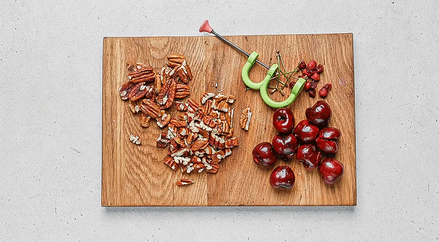 Салат с черешней