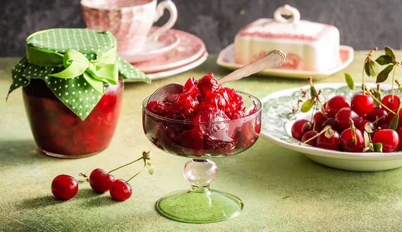10 рецептов любимого вишневого варенья — с косточками и без