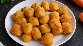 Овощные биточки из картофеля и моркови с сыром