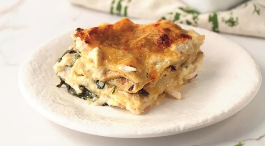 Лазанья с курицей и грибами