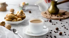 Какое молоко лучше для кофе: полный обзор – от коровьего до кокосового