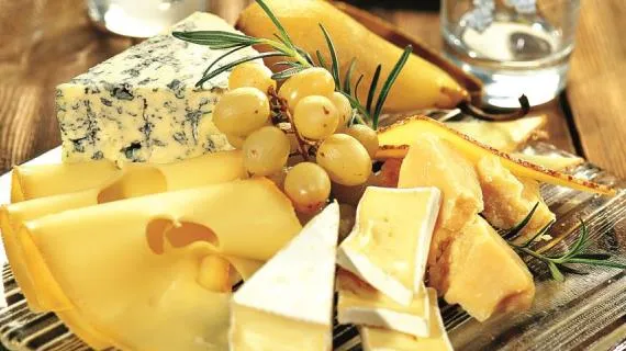 Блюда с французскими сырами
