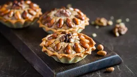 Блюда в кухонном комбайне с грецким орехом