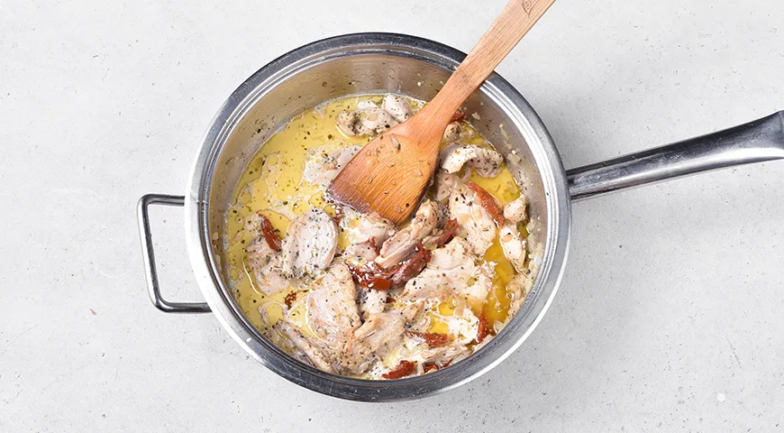 Паста с вялеными помидорами в сливочном соусе