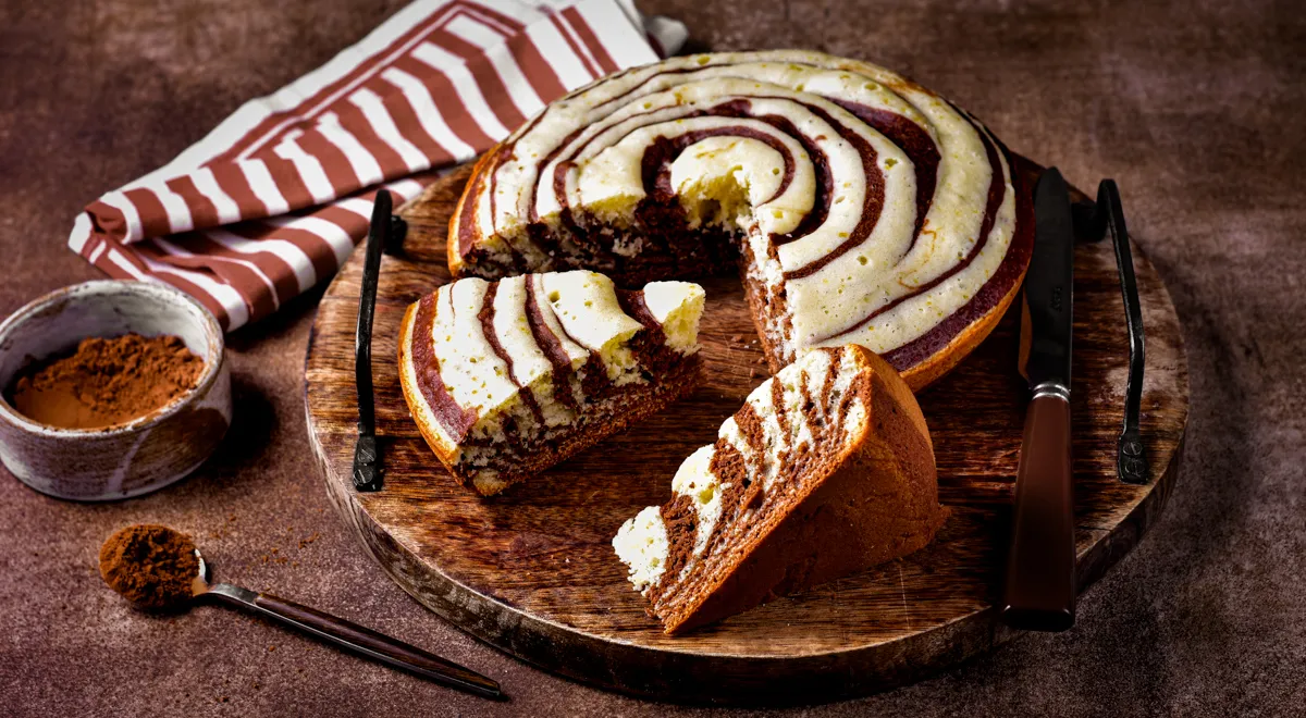 Пирог «Зебра» на сметане в мультиварке