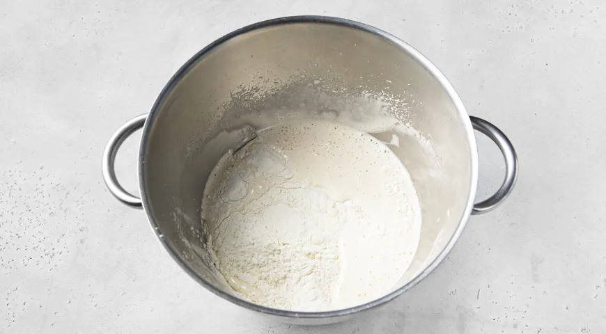 Заливной пирог с вареньем на молоке