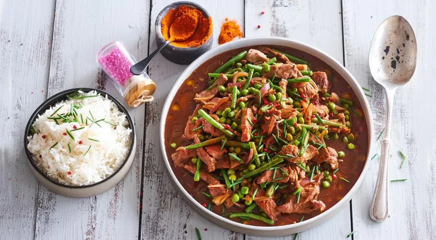 Стир-фрай из баранины со стручковой фасолью
