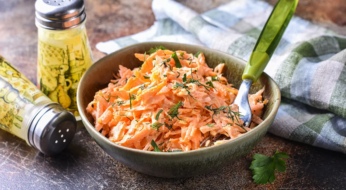 Салат из моркови и сыра