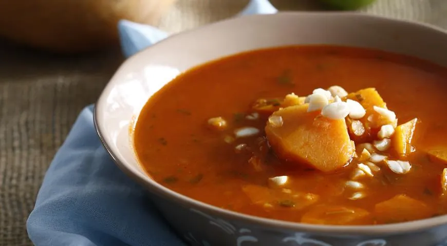 Постный суп из чечевицы с нутом и тыквой