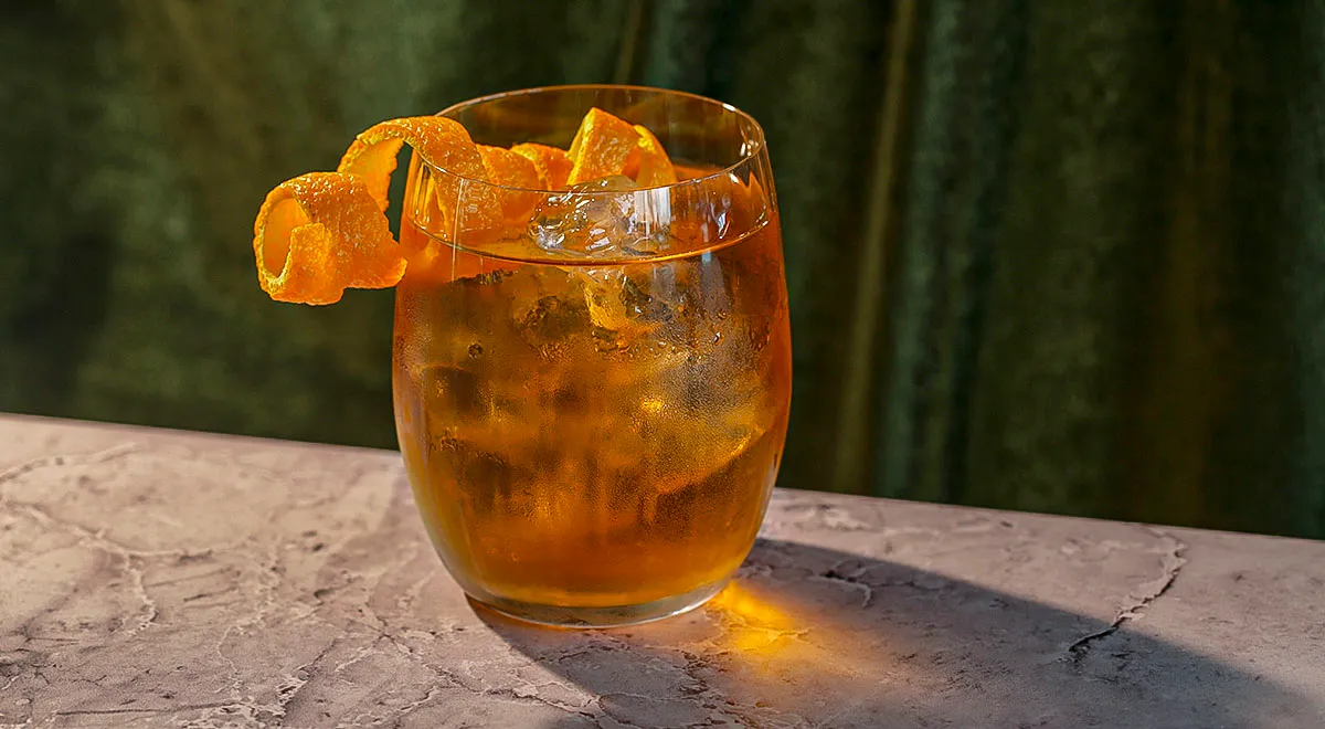 Рецепт коктейля «Саратога» с ароматизированным вином