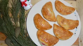 Пирожки с яблоками и клюквой