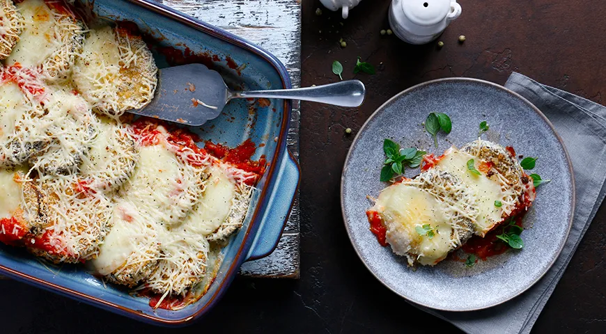 Баклажаны, запеченные с сыром и помидорами