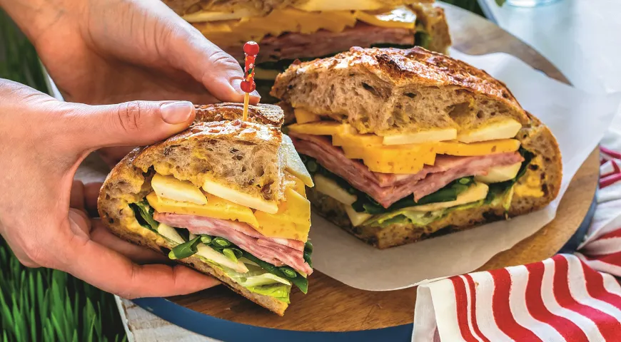 Рецепт сэндвича в хлебе с овощами, яблоками роял гала, сыром и ветчиной