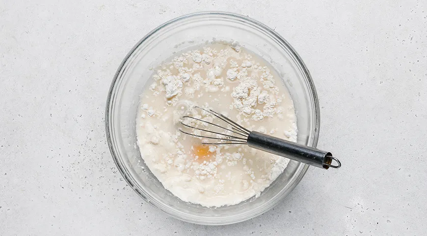 Пышные оладьи на воде с яйцами