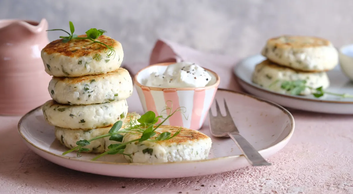 Сырники с творогом, брынзой и зеленью