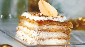 Торт Наполеон с сыром и грушами 