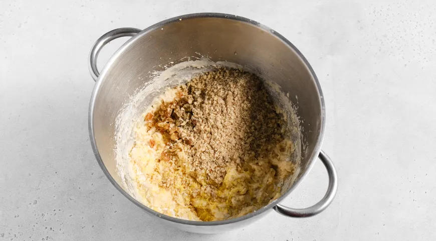 Сладкий пирог на кефире в мультиварке