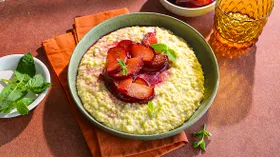 Пшенная каша со сливами и медом