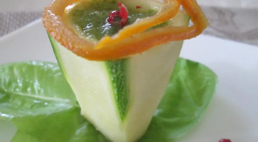 Готовим сочный смузи с огурцом, зеленым салатом и нежной дыней