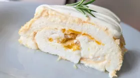 Меренговый рулет с абрикосом и мятой