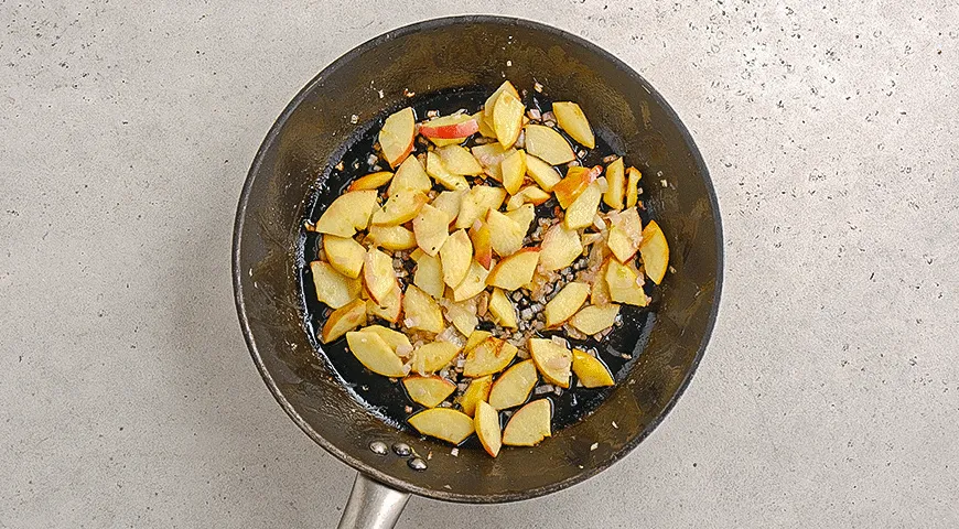 Курица с яблоками и сидром