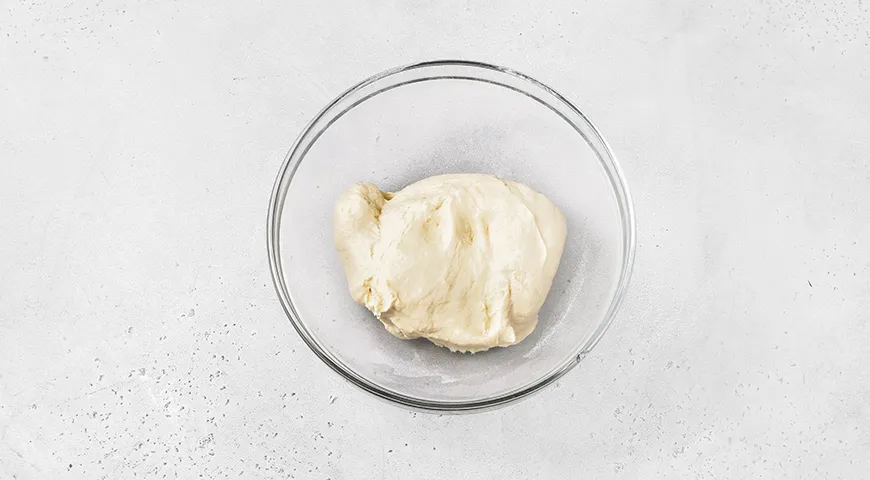 Дрожжевые пирожки со свеклой и яблоками на сковороде