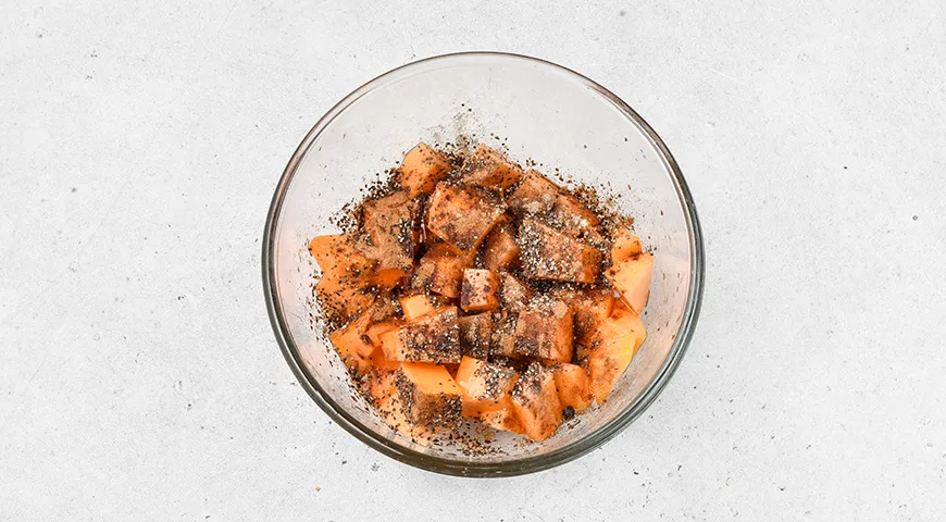 Рис с тыквой в сковороде