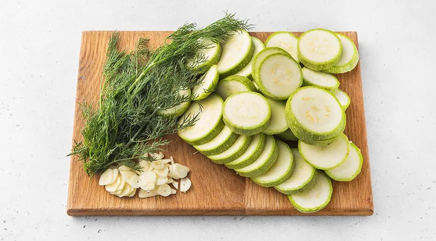 Быстрые маринованные кабачки