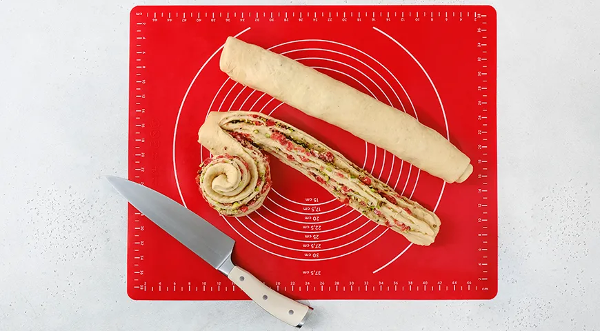 Фисташковый кулич краффин с вяленой вишней