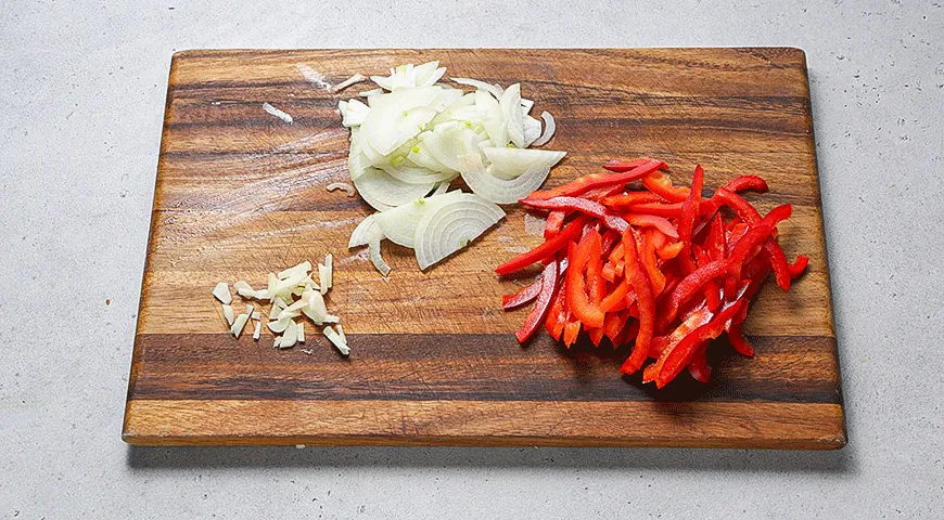 Картофельная фриттата с перцем и шпинатом