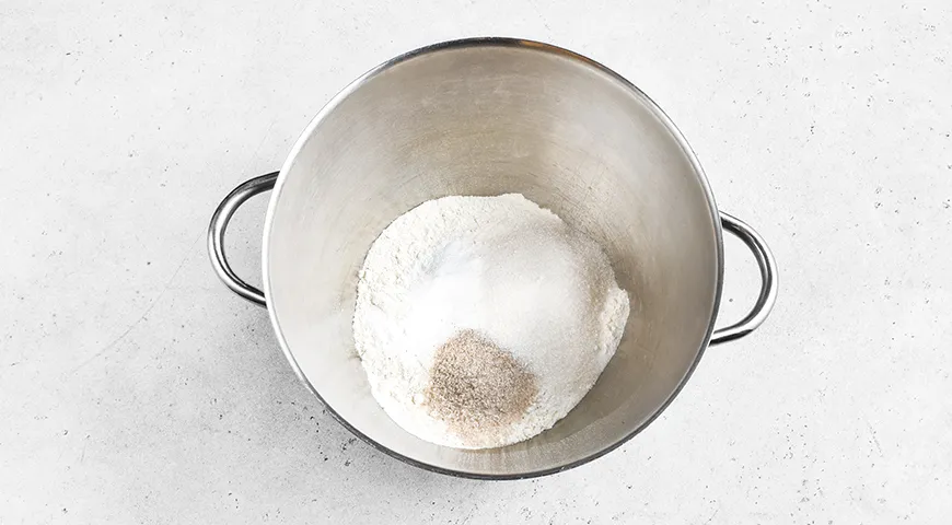 Яблочный пирог по-немецки с орехами