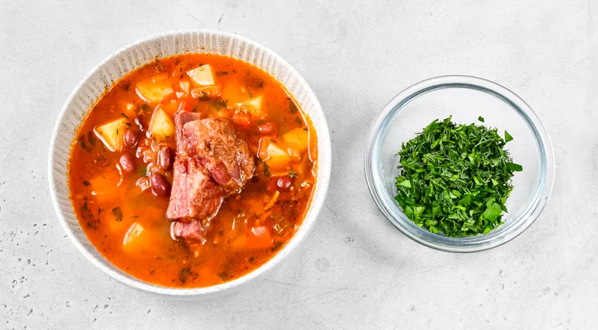 Суп с копчеными ребрышками и фасолью