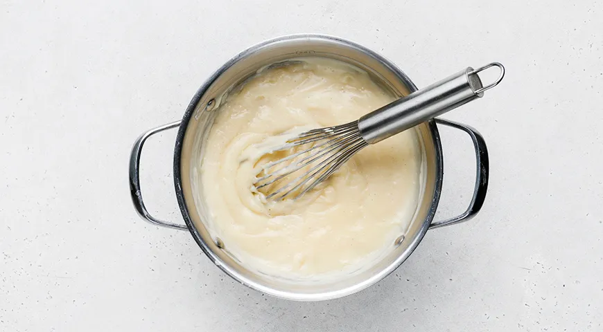 Торт «Наполеон» из слоеного дрожжевого теста