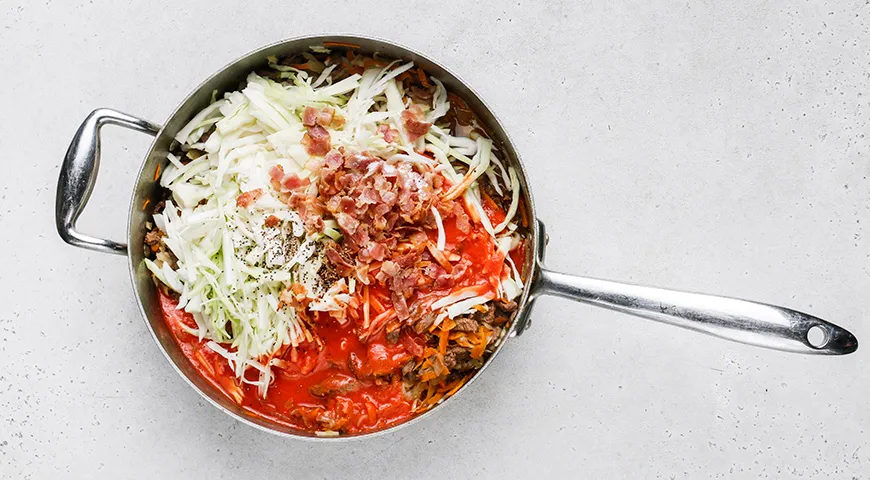 Капуста, тушённая с мясом по-домашнему