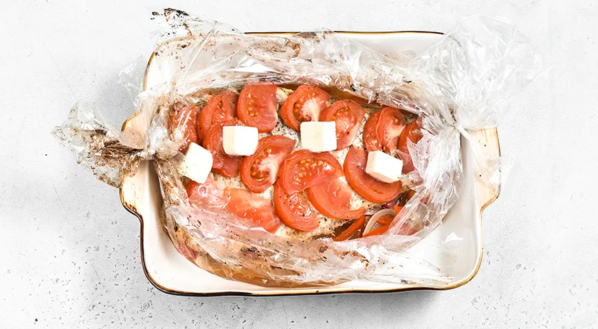 Лещ, запечённый целиком в рукаве в духовке