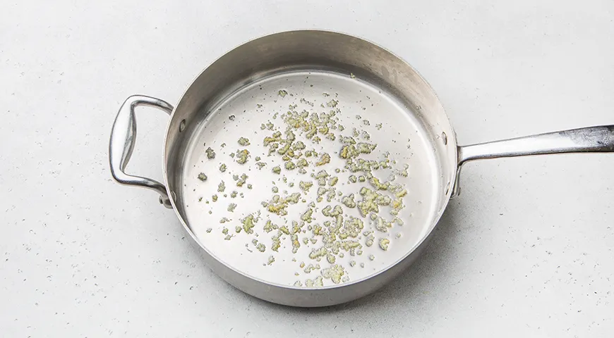 Брокколи в сметанно-чесночном соусе