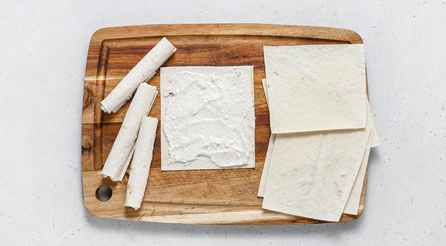 Трубочки с творогом из лаваша в духовке