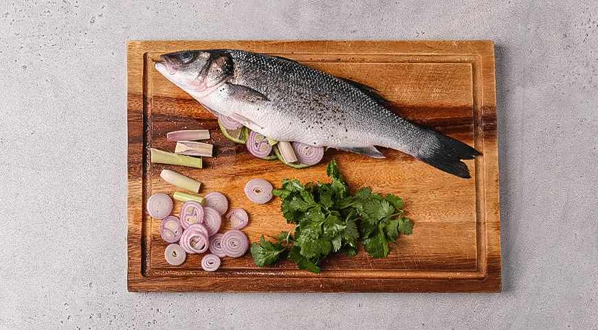 Сибас на гриле с кокосом и лемонграссом