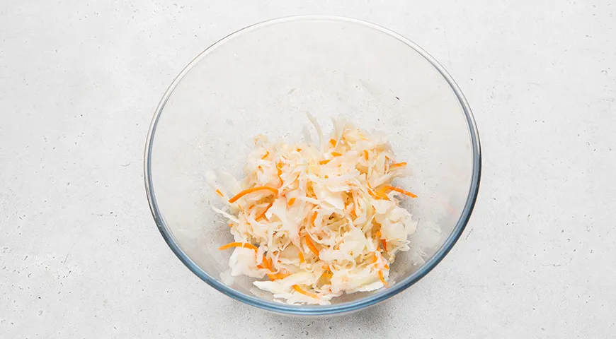 Салат Минский с грибами, квашеной капустой и картофелем