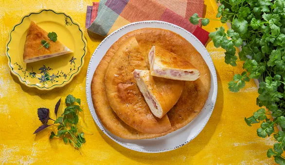 Хачапури с ветчиной и сыром
