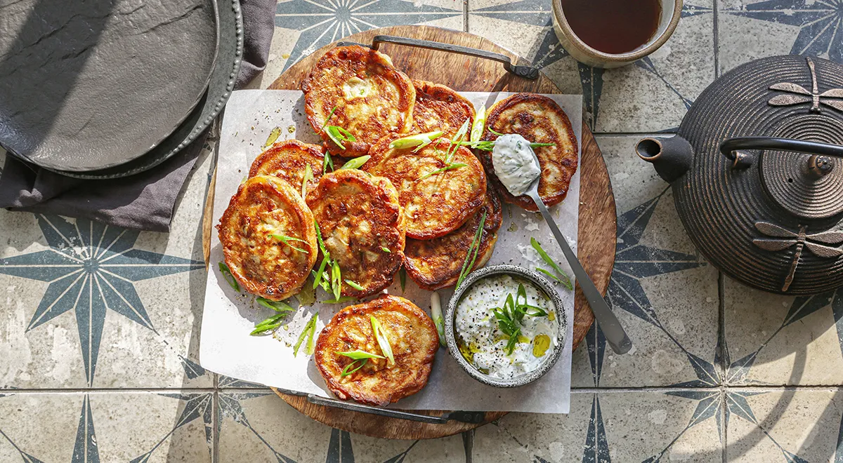 Рецепт оладьев с колбасой, сыром и шнитт-луком