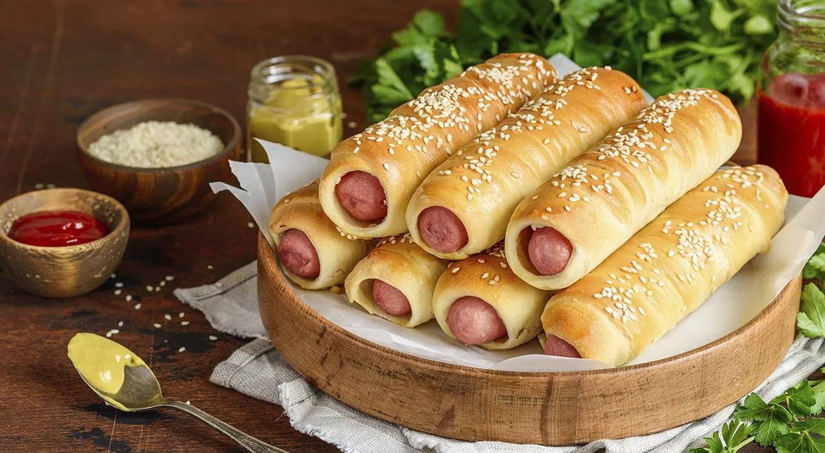 День сосиски в тесте: как приготовить любимый перекус по-новому
