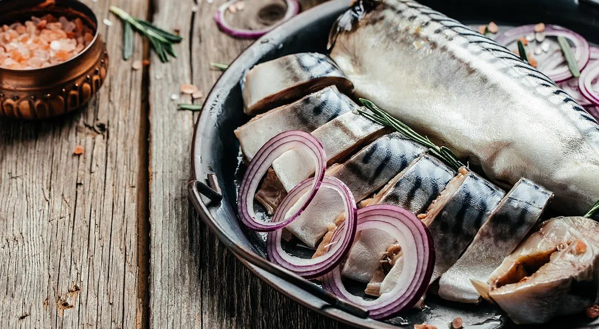 Как засолить скумбрию в домашних условиях: вкусные и простые рецепты