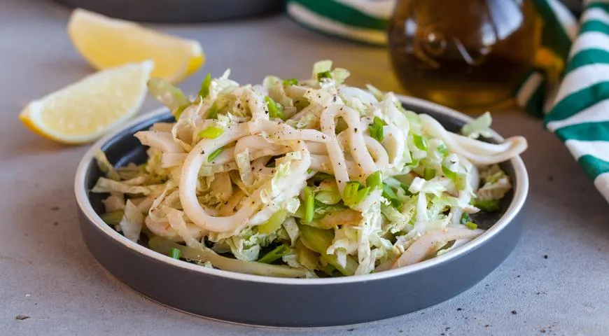 Корейский салат с кальмарами и огурцами