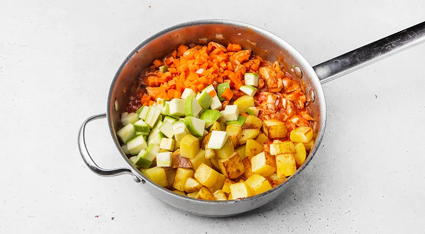 Жаркое из курицы с картошкой