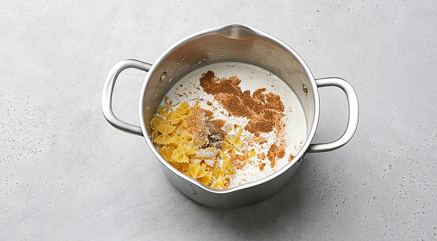 Паста в сливочном соусе с маскарпоне и вишней